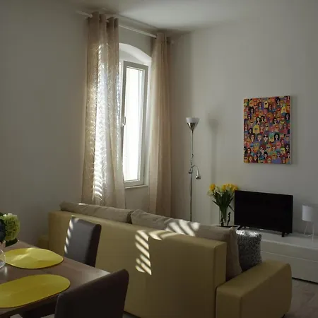 Optimist Town Center Apartment Makarska