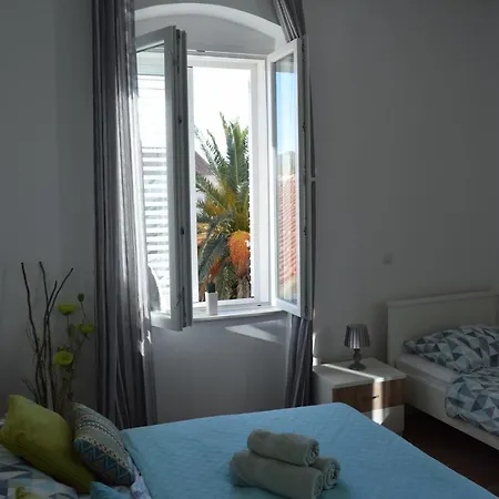 Optimist Town Center * Makarska