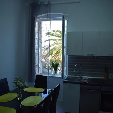 Optimist Town Center Apartment *